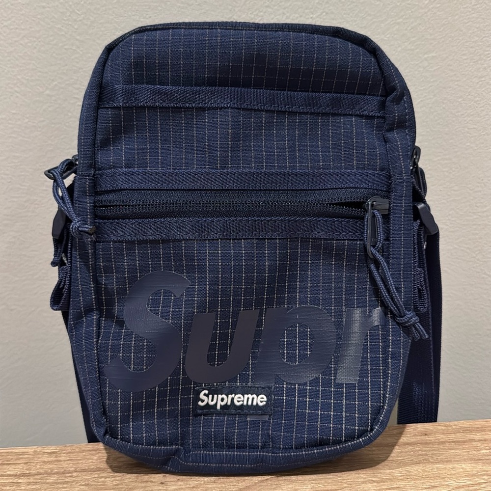 Used Supreme Navy Shoulder bag